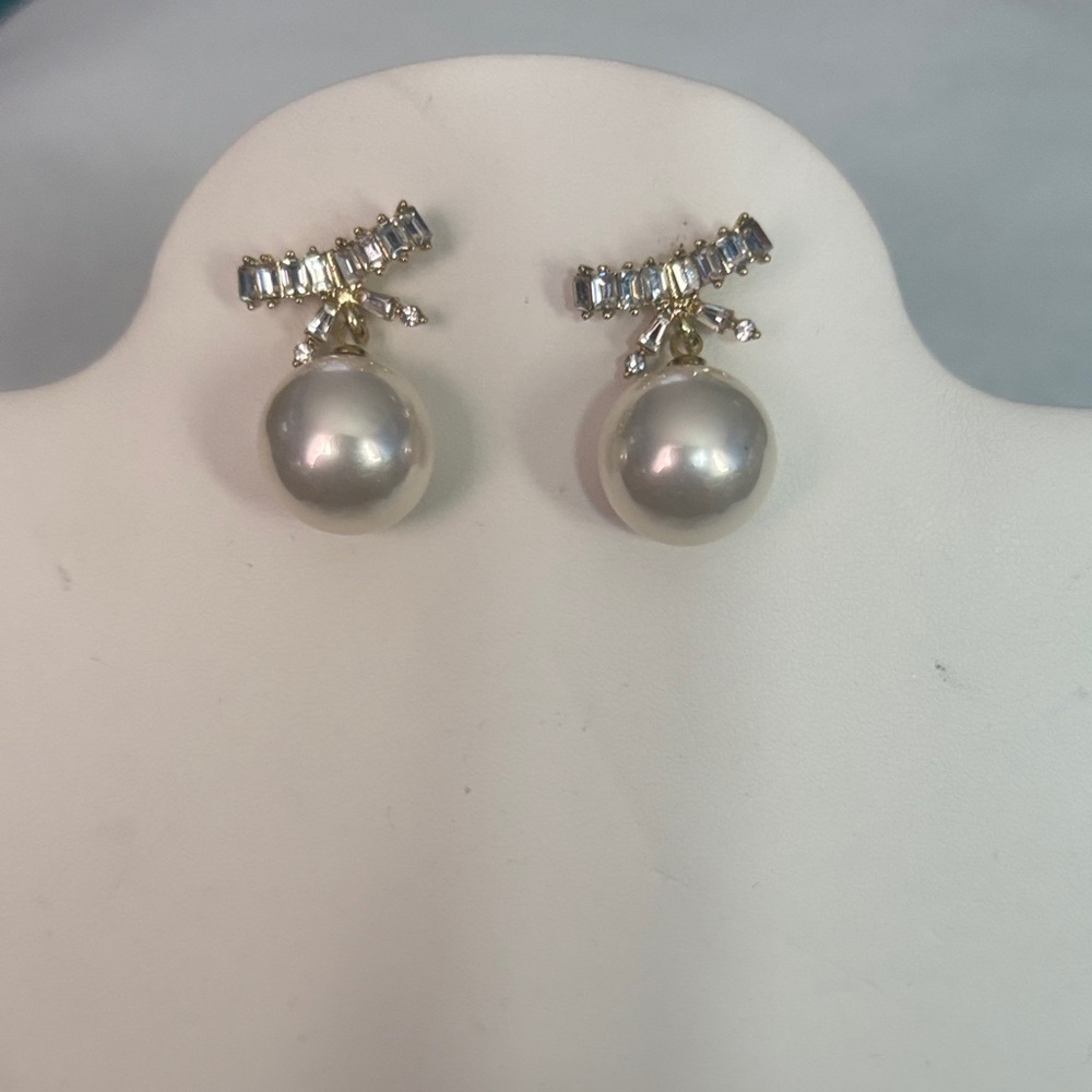 Elegant Pearl and Crystal Earrings
